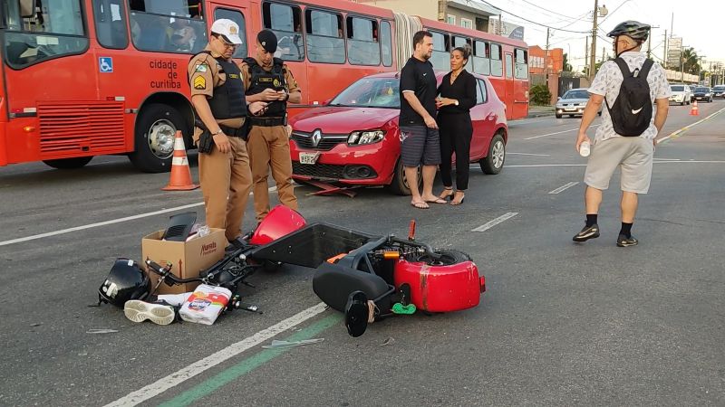 Motociclista fica gravemente ferido após acidente no Parolin