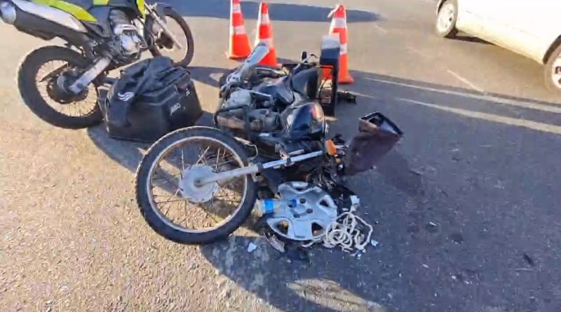 Dois motociclistas, entre eles um agente da setran, ficam feridos em acidente na Capital.