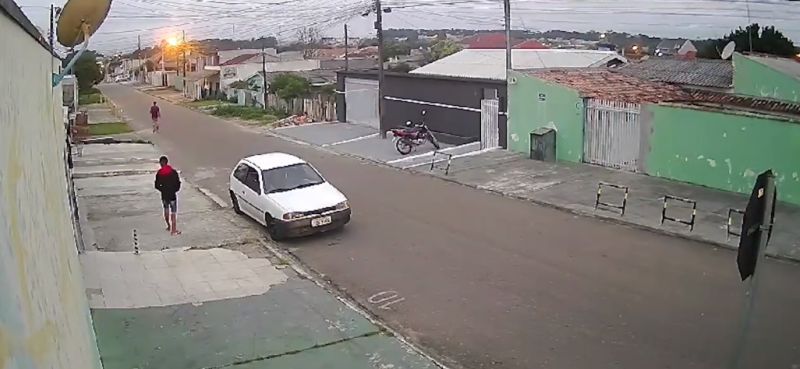 Casa furtada em menos de 2 minutos em Fazenda Rio Grande