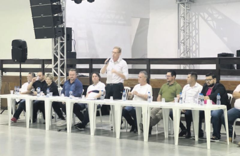 Ex-prefeito Gilberto Dranka faz evento reunindo cinco partidos em Piên