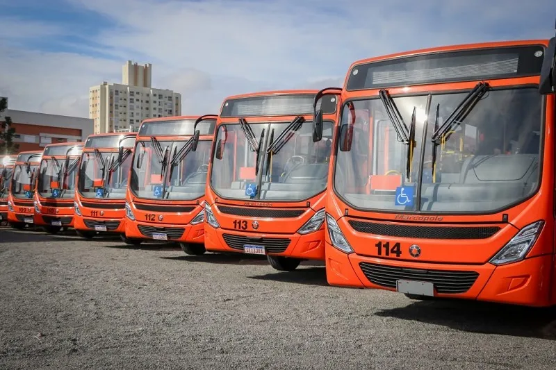 Ônibus gratuito em São José dos Pinhais incentiva jovens a regularizarem situação eleitoral