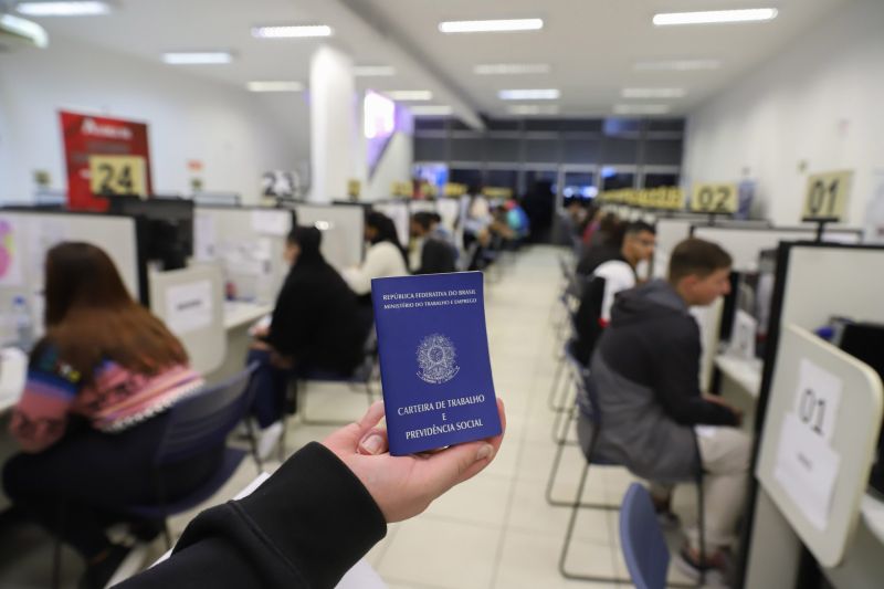 Paraná lidera contratação de jovens na região Sul