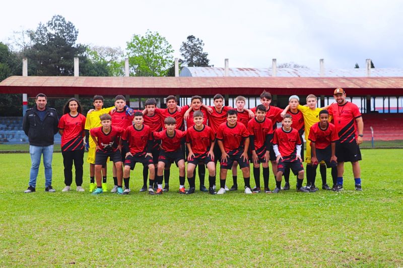 Nova Camisa, Novos Sonhos: Alunos da Oficina de Futebol de Piên Recebem Uniformes do Atlético Paranaense