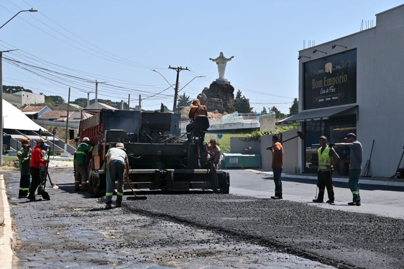 INFRAESTRUTURA:Iniciam as obras de novos recapes e mais pavimentações em Contenda