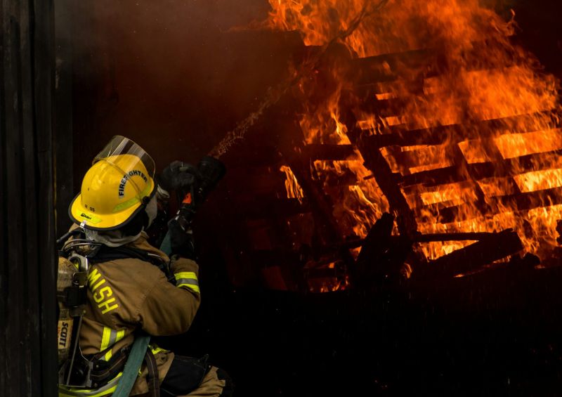 Morador de Fazenda Rio Grande morre em incêndio residencial