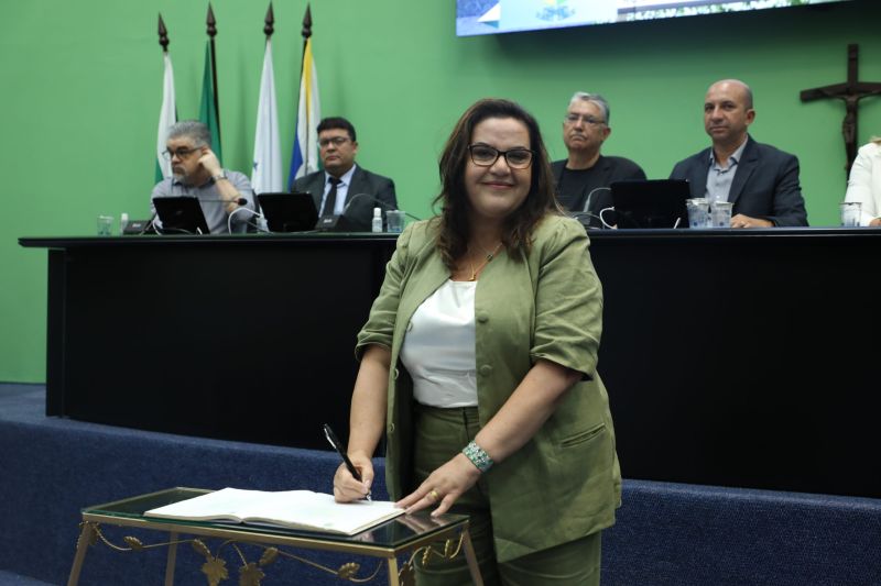 Prefeita Rosa Maria é empossada para novo mandato em Pinhais 