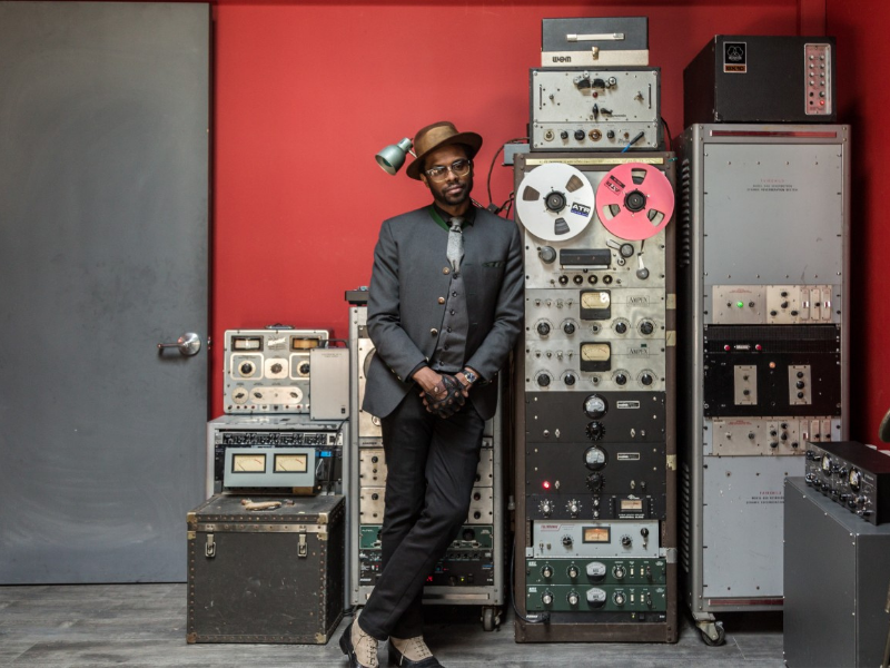 Adrian Younge, astro do jazz mundial, se apresenta em Curitiba nesta quinta (05)