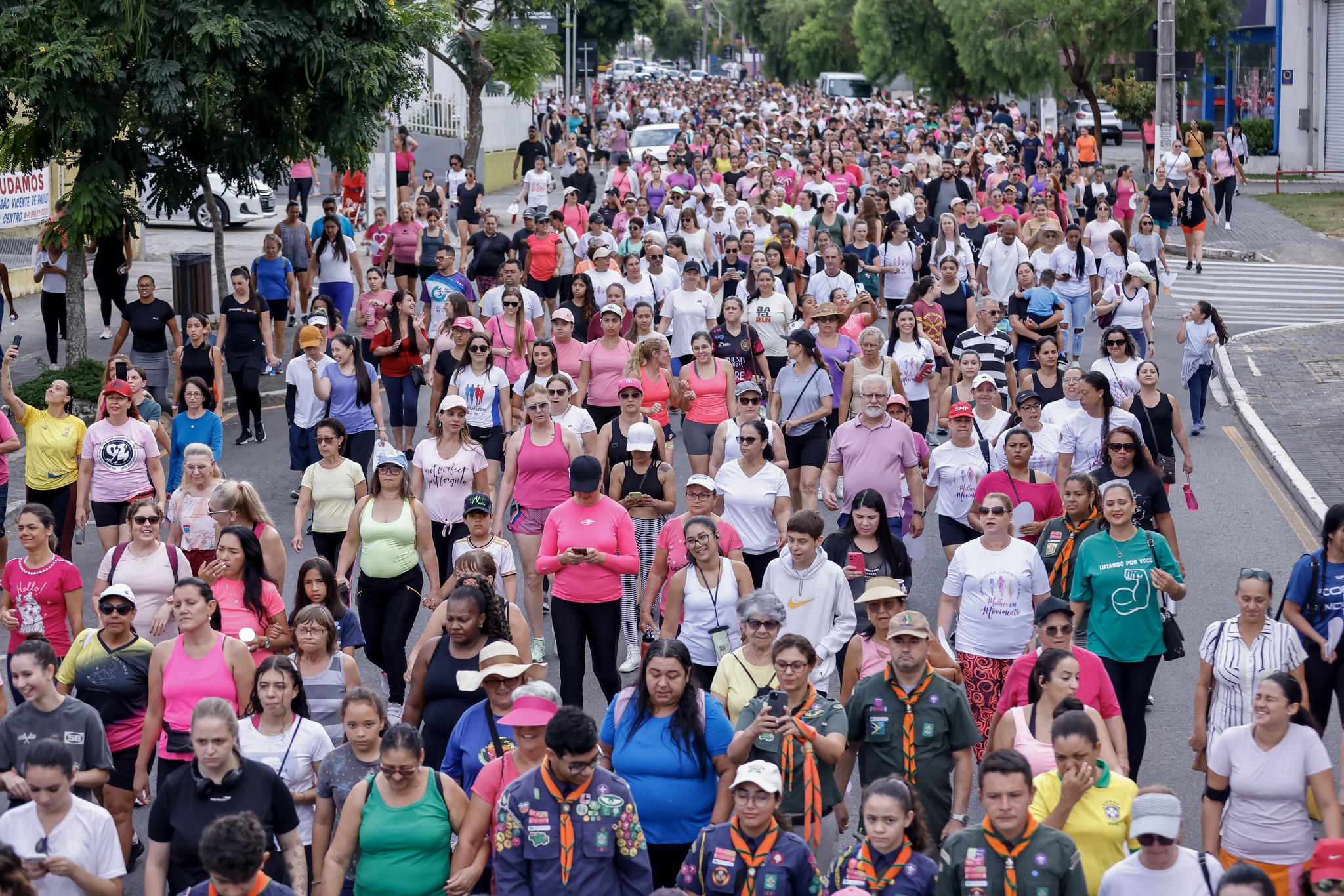 1.ª Caminhada Mulher em Movimento reúne mais de 600 pessoas em Araucária