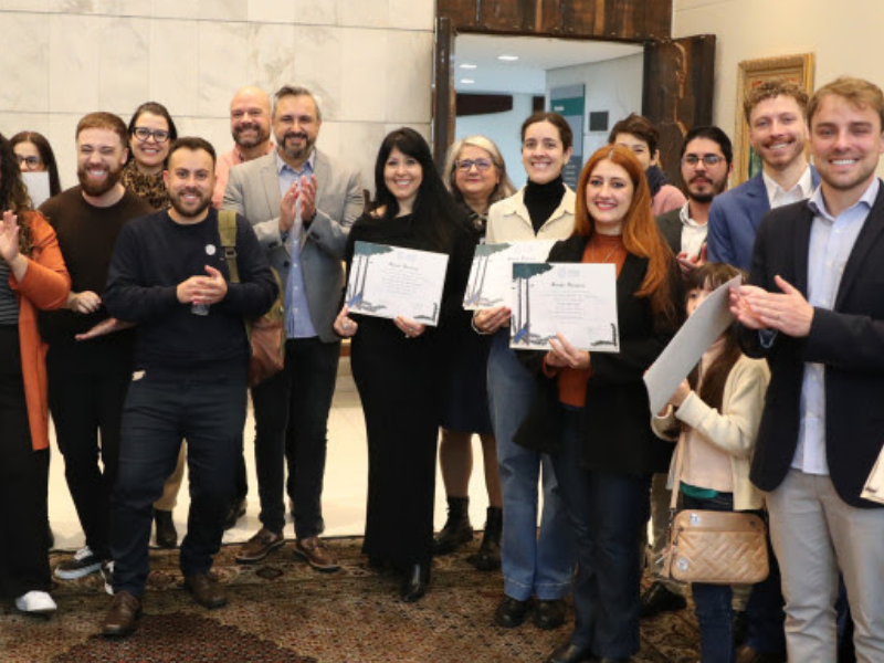 Vencedores do prêmio Curitiba Mais Criativa são homenageados na Assembleia Legislativa do Paraná
