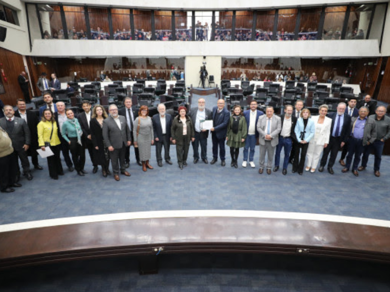 Assembleia Legislativa homenageia os 34 anos da Unilivre