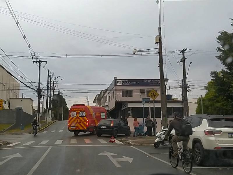 Menino de 12 anos é atropelado em frente à CMEI