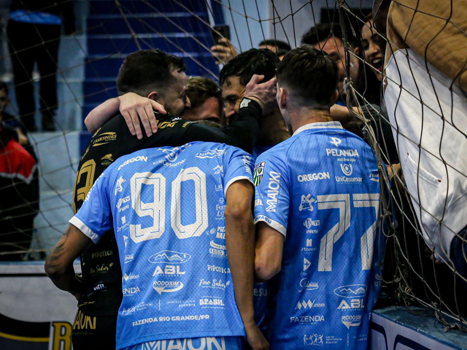 Fazenda Futsal goleia o líder Dois vizinhos e mostra força com Gurizão lotado.