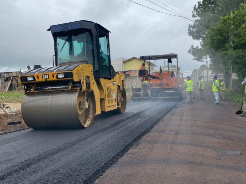 Rua Antônio Peniche de Moura, na Borda do Campo, recebe pavimentação asfáltica