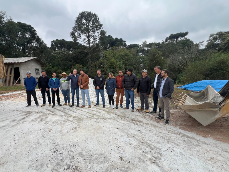 Agudos do Sul recebe 700 toneladas de calcário com investimento de R$ 100 mil para fortalecer agricultura local