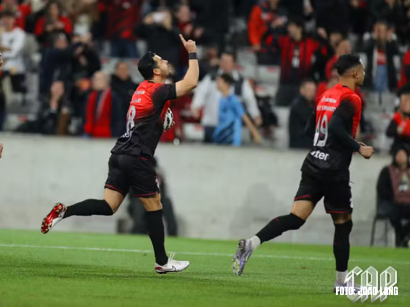 Athletico vira sobre o Remo e conquista vitória emocionante na Série B